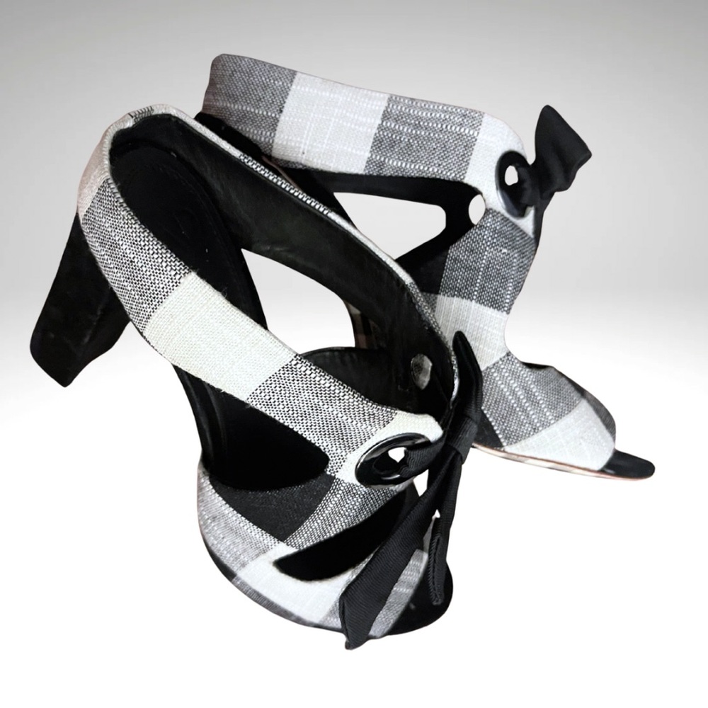 Elegant Checkered Women's Heels with Bow Accent